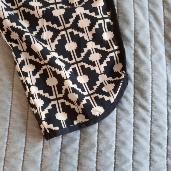 Forever 21 Patterned Pants - Picture 4 of 4